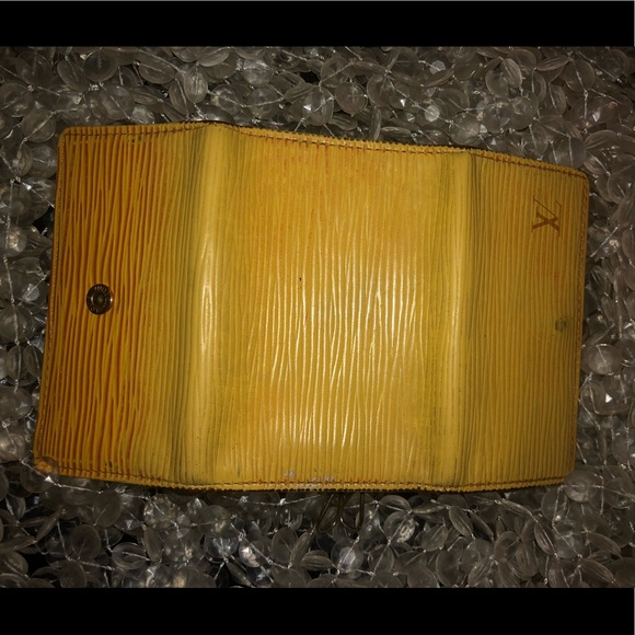 SOLD!!!!  Louis Vuitton Yellow Epi Leather 6 key holder - Picture 2 of 8